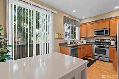 23036 NE 8th Street #D, Sammamish, WA 98074 - Photo 4