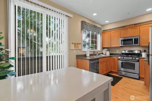 23036 NE 8th St, Sammamish, WA 98074 - Photo 4