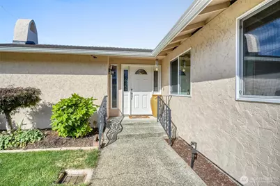 1112 N 38th Street, Renton, WA 98056 - Photo 2
