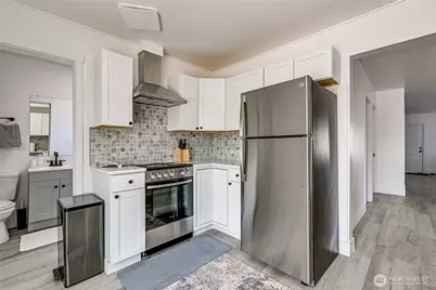 305 Meadow Avenue N, Renton, WA 98057 - Photo 8