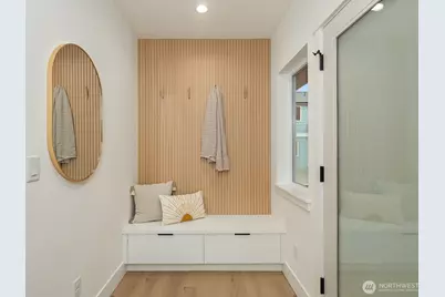 533 N 70th Street, Seattle, WA 98103 - Photo 2