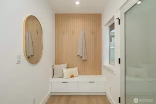 533 N 70th St, Seattle, WA 98103 - Photo 2