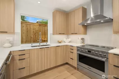 533 N 70th Street, Seattle, WA 98103 - Photo 20