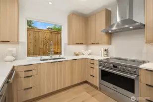 533 N 70th St, Seattle, WA 98103 - Photo 20