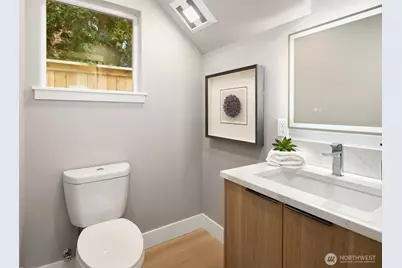 535 N 70th Street, Seattle, WA 98103 - Photo 14