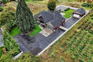 1920 12th Ave SE, Puyallup, WA 98372 - Photo 2