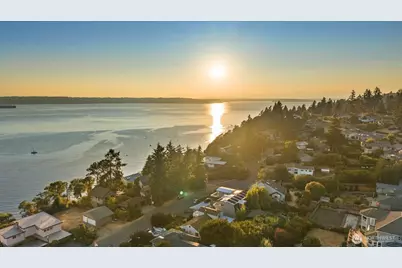 12116 Shorewood Drive SW, Burien, WA 98146 - Photo 2