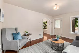 730 N 100th St, Seattle, WA 98133 - Photo 8