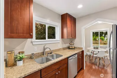 730 N 100th Street, Seattle, WA 98133 - Photo 20