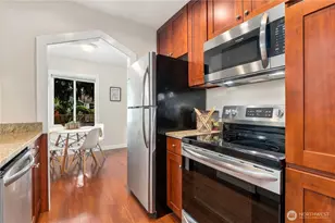 730 N 100th St, Seattle, WA 98133 - Photo 10