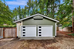 18934 Forest Park Dr NE, Lake Forest Park, WA 98155 - Photo 2