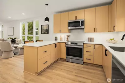 7018 8th Avenue NE, Seattle, WA 98115 - Photo 2