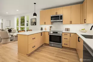 7018 8th Ave NE, Seattle, WA 98115 - Photo 2