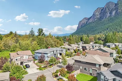 734 NE 4th Street, North Bend, WA 98045 - Photo 2