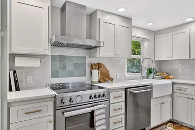 3826 Belvidere Avenue SW, Seattle, WA 98126 - Photo 6