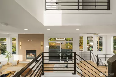 9251 Palatine Avenue N, Seattle, WA 98103 - Photo 18