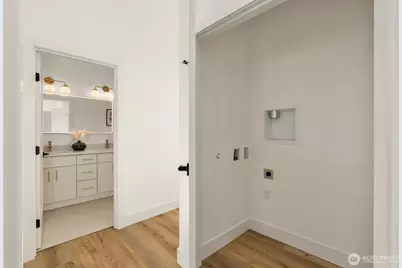 9251 Palatine Avenue N, Seattle, WA 98103 - Photo 20