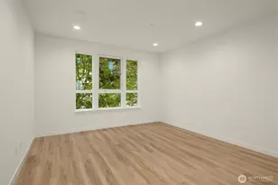 805 NE 71st St, Seattle, WA 98115 - Photo 12