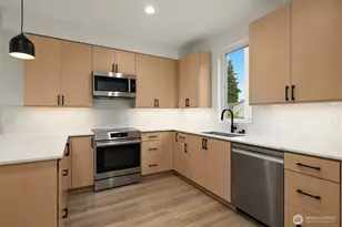 805 NE 71st St, Seattle, WA 98115 - Photo 2