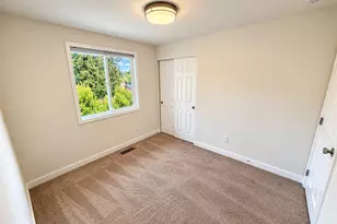 1719 N 105th St, Seattle, WA 98133 - Photo 12