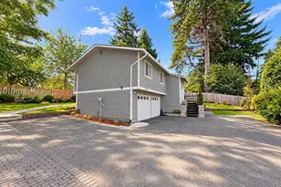 1719 N 105th St, Seattle, WA 98133 - Photo 2