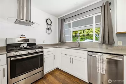 17209 45th St E, Lake Tapps, WA 98391 - Photo 10