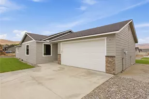 201 Salmon Dr, Wenatchee, WA 98801 - Photo 4