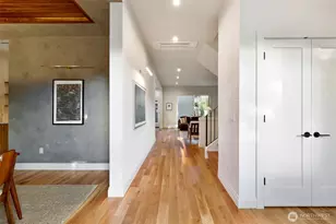 2010 McGilvra Blvd E, Seattle, WA 98112 - Photo 2