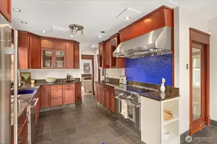 2337 N 61st St, Seattle, WA 98103 - Photo 10