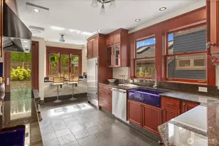 2337 N 61st St, Seattle, WA 98103 - Photo 8