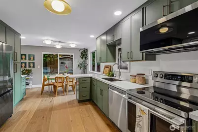 811 NE 57th Street, Seattle, WA 98105 - Photo 14