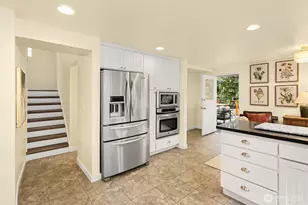 2534 NE 94th St, Seattle, WA 98115 - Photo 16