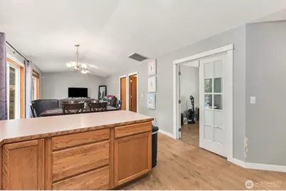 7721 Locust Avenue E, Bonney Lake, WA 98391 - Photo 8