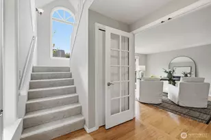 560 N 76th St, Seattle, WA 98103 - Photo 16