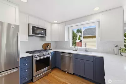 560 N 76th Street, Seattle, WA 98103 - Photo 12