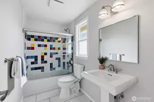 560 N 76th St, Seattle, WA 98103 - Photo 24