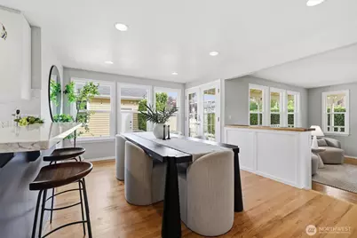 560 N 76th Street, Seattle, WA 98103 - Photo 14