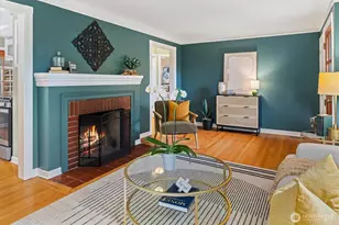 7915 34th Ave SW, Seattle, WA 98126 - Photo 2