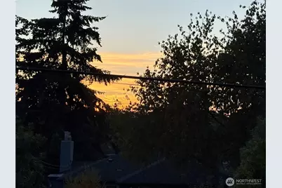 3710 31st Avenue W, Seattle, WA 98199 - Photo 2