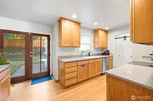8225 22nd Pl NE, Seattle, WA 98115 - Photo 10