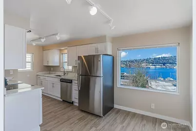 1732 Dexter Avenue N, Seattle, WA 98109 - Photo 10