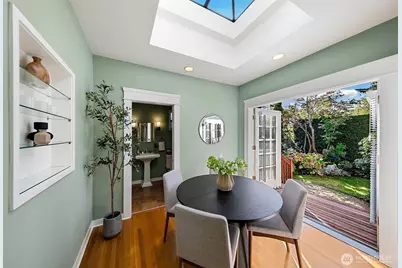2320 Nob Hill Avenue N, Seattle, WA 98109 - Photo 12