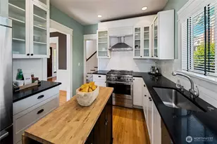 2320 Nob Hill Ave N, Seattle, WA 98109 - Photo 10