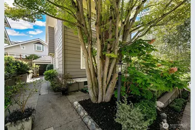 2320 Nob Hill Avenue N, Seattle, WA 98109 - Photo 28