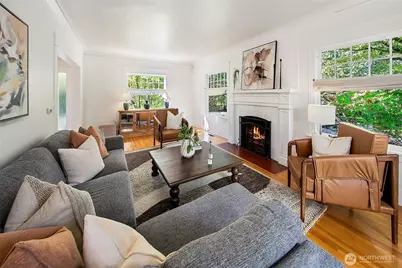 2320 Nob Hill Avenue N, Seattle, WA 98109 - Photo 6