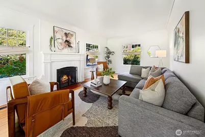 2320 Nob Hill Avenue N, Seattle, WA 98109 - Photo 4