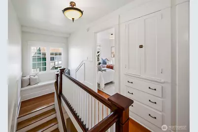 2320 Nob Hill Avenue N, Seattle, WA 98109 - Photo 16