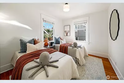 2320 Nob Hill Avenue N, Seattle, WA 98109 - Photo 20