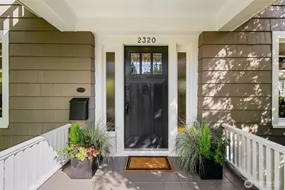 2320 Nob Hill Avenue N, Seattle, WA 98109 - Photo 2