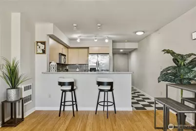 1100 106th Avenue NE #704, Bellevue, WA 98004 - Photo 6